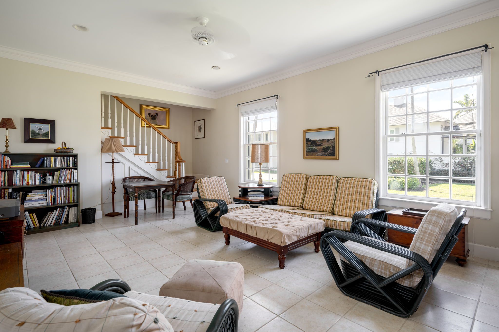 GUEST SITTING GUEST SITTING