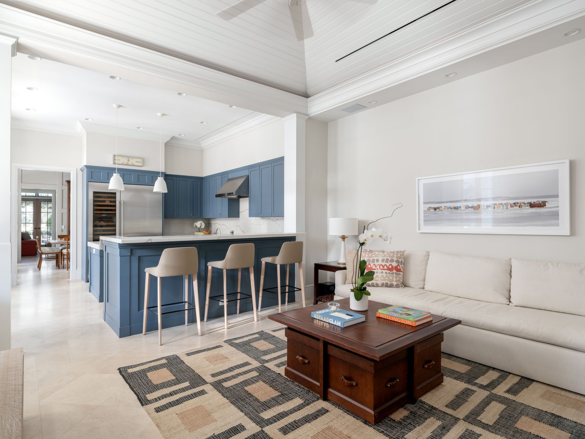 KITCHEN & FAMILY ROOM KITCHEN & FAMILY ROOM