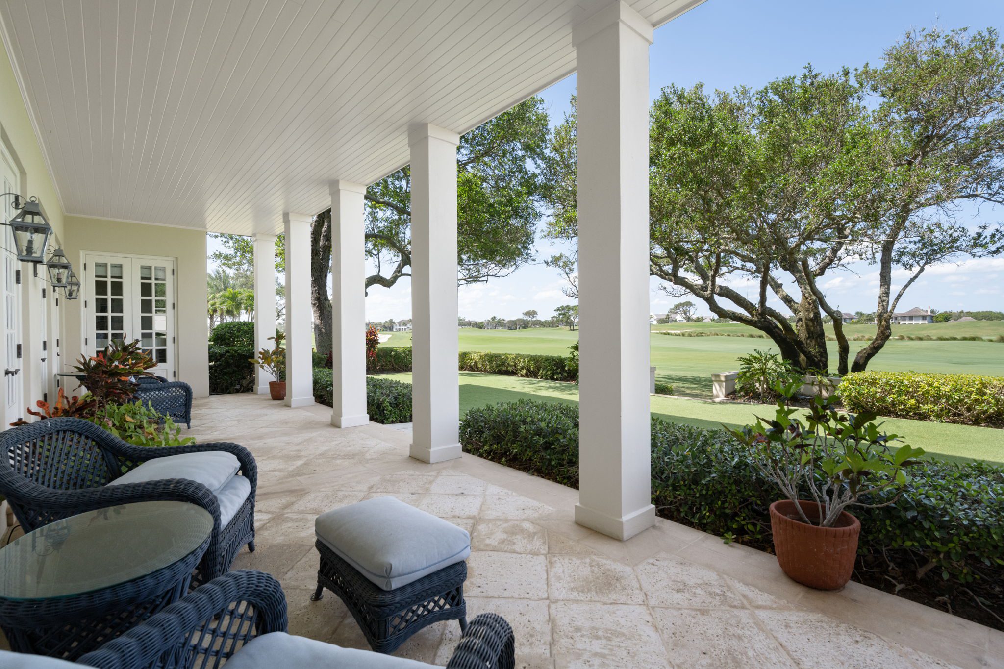 WEST LOGGIA WEST LOGGIA