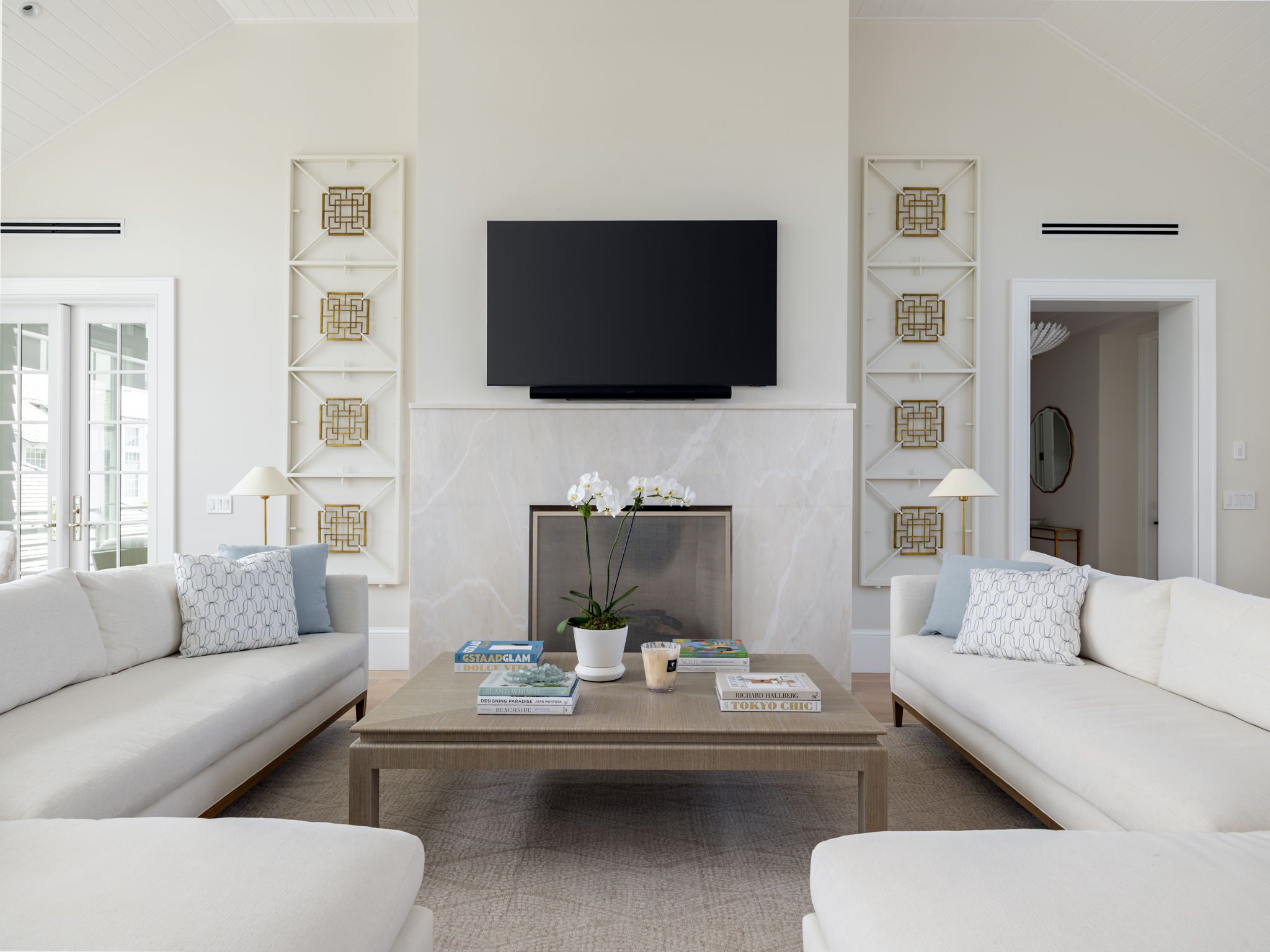 LIVING / DINING ROOM